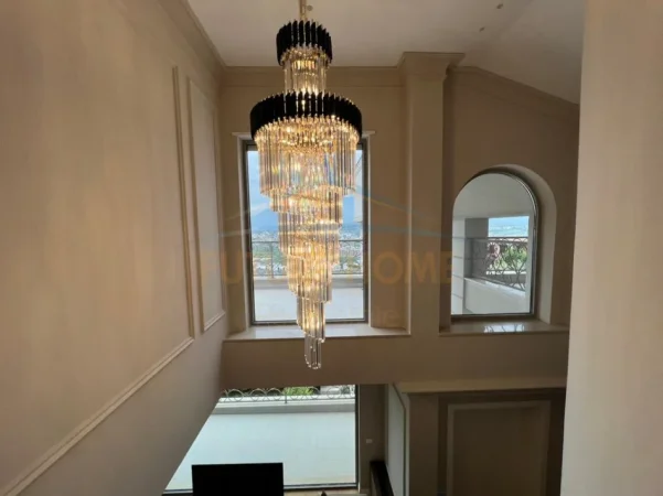 Tirane, jepet me qera Vile 5+1 Kati 3, 1.101 m² 