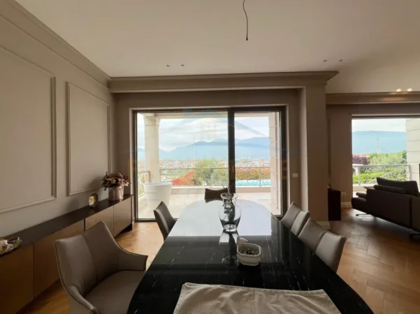 Tirane, jepet me qera Vile 5+1 Kati 3, 1.101 m² 