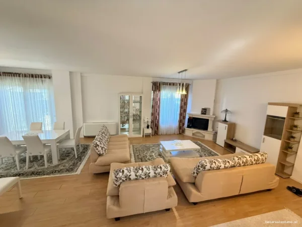 Tirane, jepet me qera Vile 5+1+Ballkon Kati 1, 282 m² 2.000 € (Rruga e Vilave)