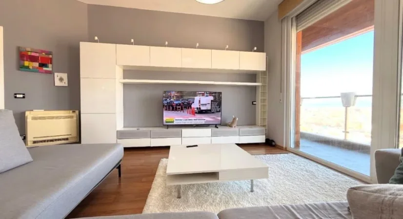 Tirane, jepet me qera apartament 2+1 Kati 4, 115 m² 800 € (Kopshti Botanik , prane Xhamise)