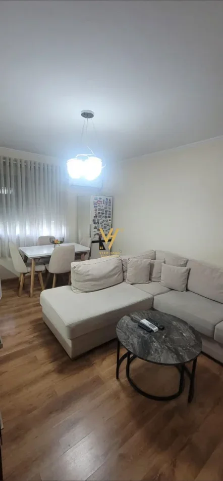 Tirane, jepet me qera apartament 2+1+Ballkon Kati 2, 80 m² 500 € (OXHAKU)