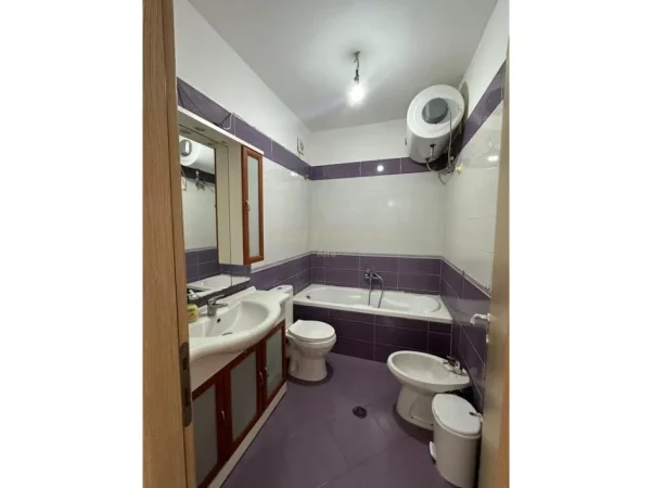 Tirane, jepet me qera apartament 3+1 Kati 2, 139 m² 500 € (ne Misto Mame)