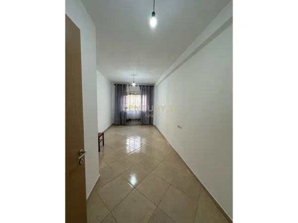 Tirane, jepet me qera apartament 3+1 Kati 2, 139 m² 500 € (ne Misto Mame)