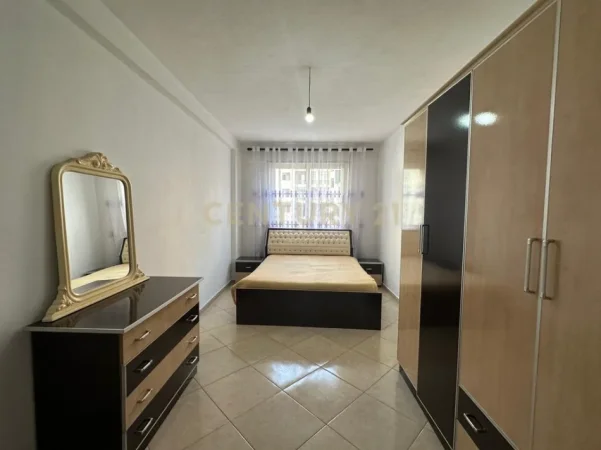 Tirane, jepet me qera apartament 3+1 Kati 2, 139 m² 500 € (ne Misto Mame)