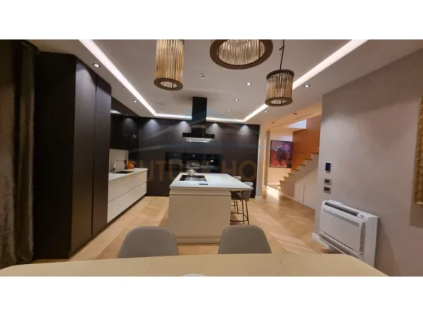 Tirane, shitet Vile 3+1 Kati 3, 271 m² 