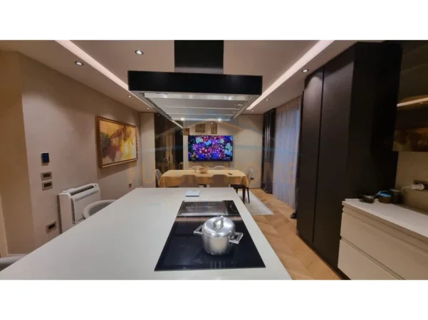 Tirane, shitet Vile 3+1 Kati 3, 271 m² 