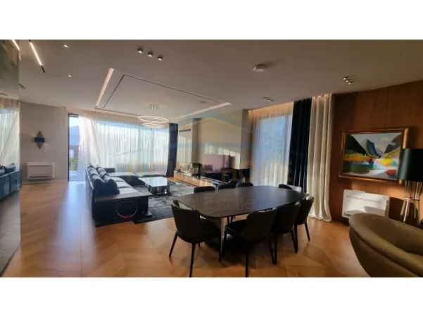 Tirane, shitet Vile 3+1 Kati 3, 271 m² 