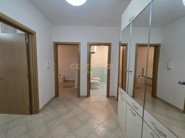 Tirane, jepet me qera apartament 2+1 Kati 2, 100 m² 450 € (pranë Vila L)