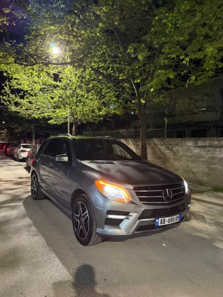 Tirane, shes SUV MERCEDES ML350 AMG Line 2014 Nafte, gri e erret automatik Klima 238.000 km 14.100 €
