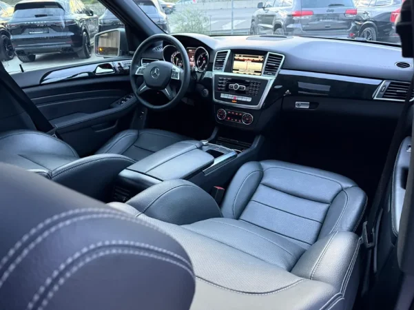 Tirane, shes SUV MERCEDES ML350 AMG Line 2014 Nafte, gri e erret automatik Klima 238.000 km 14.100 €