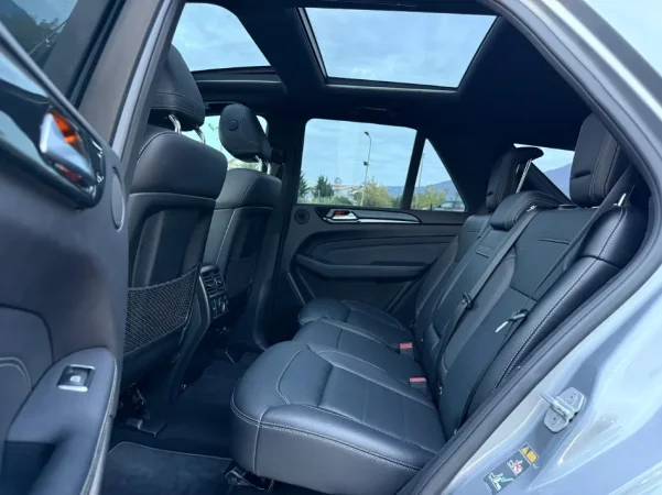 Tirane, shes SUV MERCEDES ML350 AMG Line 2014 Nafte, gri e erret automatik Klima 238.000 km 14.100 €
