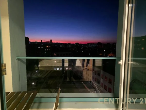 Tirane, jepet me qera apartament 1+1+Ballkon Kati 8, 50 m² 500 € (Ali Demi)