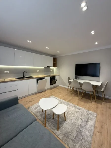 Tirane, jepet me qera apartament 1+1 Kati 2, 65 m² 600 € (Shkolla 9-vjeçare \”E Kuqe\”)