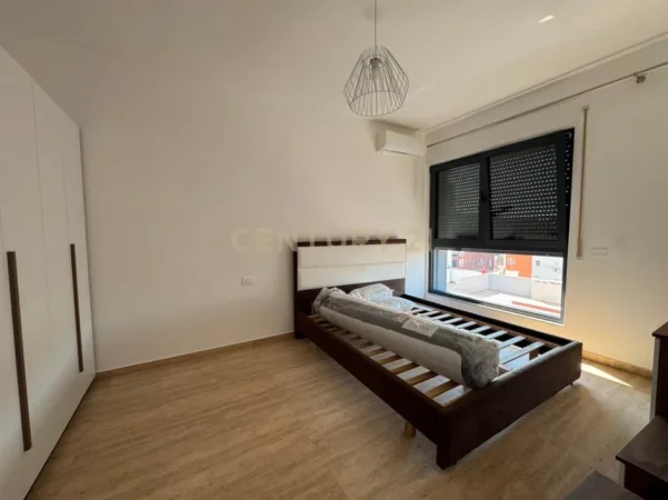 Tirane, jepet me qera apartament 1+1 Kati 7, 67 m² 450 € (te Bulevardi i Ri)