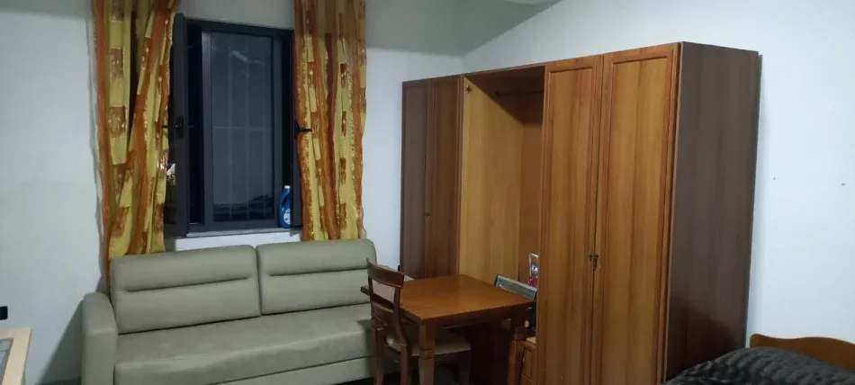 Tirane, jepet me qera apartament 1+1 Kati 1, 30 m² 200 € (Tregu Elektrik)