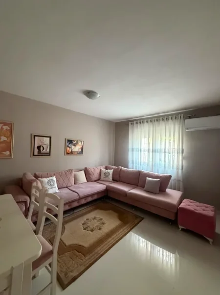 Tirane, jepet me qera apartament 1+1 Kati 1, 55 m² 450 € (ALI DEMI)