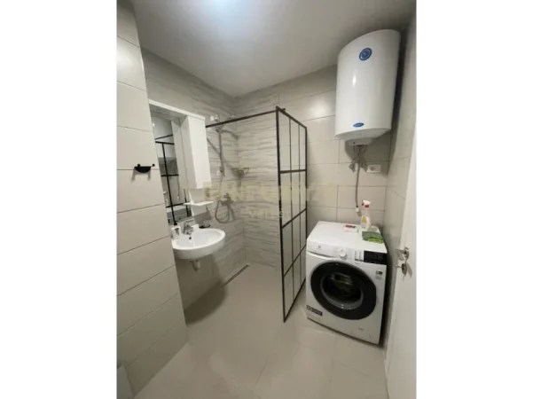 Tirane, jepet me qera apartament 3+1+Ballkon Kati 5, 135 m² 800 € (Kompleksi Fiori Di Bosco)