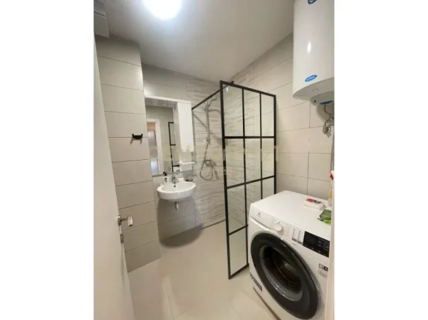 Tirane, jepet me qera apartament 3+1+Ballkon Kati 5, 135 m² 800 € (Kompleksi Fiori Di Bosco)