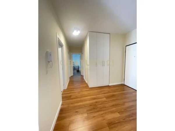Tirane, jepet me qera apartament 3+1+Ballkon Kati 5, 135 m² 800 € (Kompleksi Fiori Di Bosco)