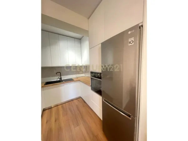Tirane, jepet me qera apartament 3+1+Ballkon Kati 5, 135 m² 800 € (Kompleksi Fiori Di Bosco)