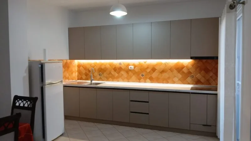 Tirane, jepet me qera apartament 1+1 Kati 5, 80 m² 600 € (Rruga Myslym Shyri)