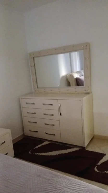 Tirane, jepet me qera apartament 1+1 Kati 5, 80 m² 600 € (Rruga Myslym Shyri)