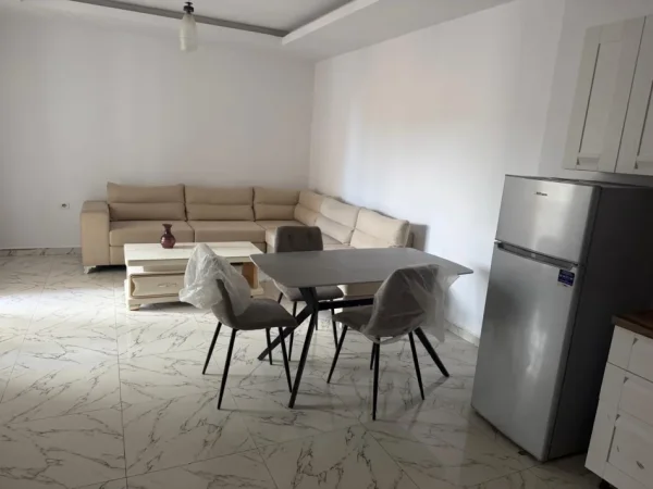 Tirane, jepet me qera apartament 1+1 Kati 2, 70 m² 500 € (Kompleksi Delijorgji)