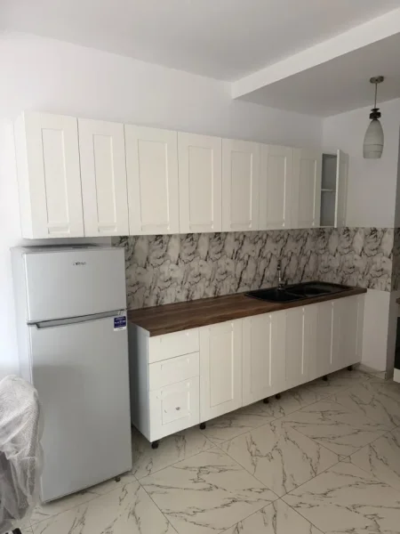 Tirane, jepet me qera apartament 1+1 Kati 2, 70 m² 500 € (Kompleksi Delijorgji)