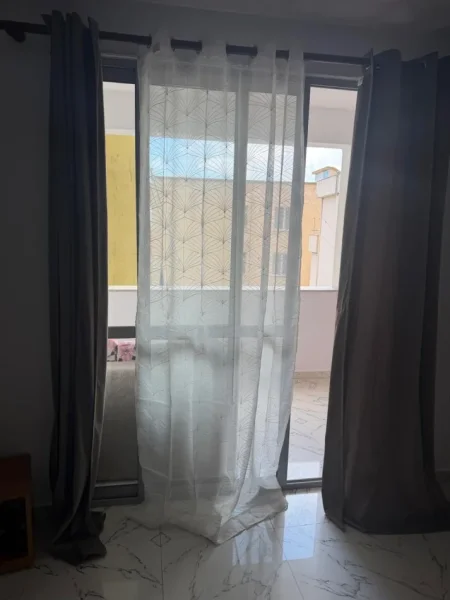 Tirane, jepet me qera apartament 1+1 Kati 2, 70 m² 500 € (Kompleksi Delijorgji)