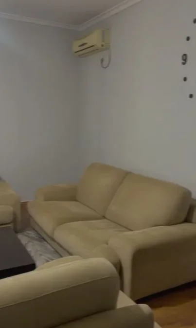 Jepet me Qera Apartament 1+1 tek Rruga Qemal Stafa ne Xhamllik