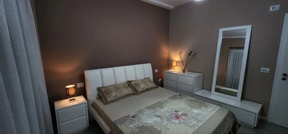 Tirane, jepet me qera apartament 1+1 Kati 3, 72 m² 780 € (RRUGA E KAVAJES)