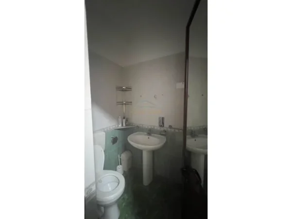 Tirane, jepet me qera apartament 3+1 Kati 3, 93 m² 600 € 
