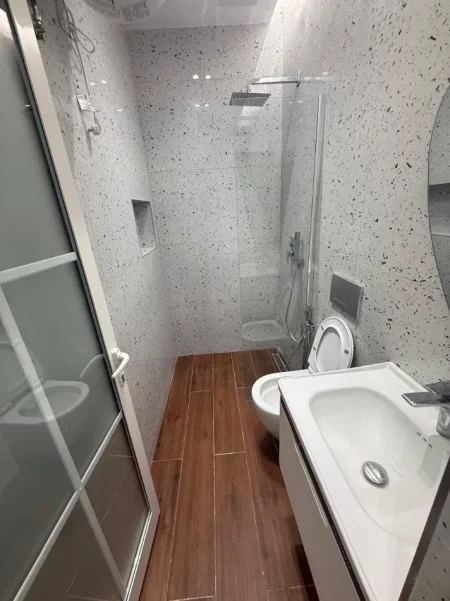 Tirane, shitet apartament 1+1 Kati 3, 51 m² 163.000 € (Rruga Hoxha Tahsim)