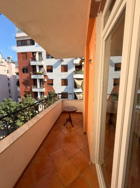 Tirane, jepet me qera apartament 1+1 Kati 5, 72 m² 650 € (RRUGA MARGARITA TUTULANI)