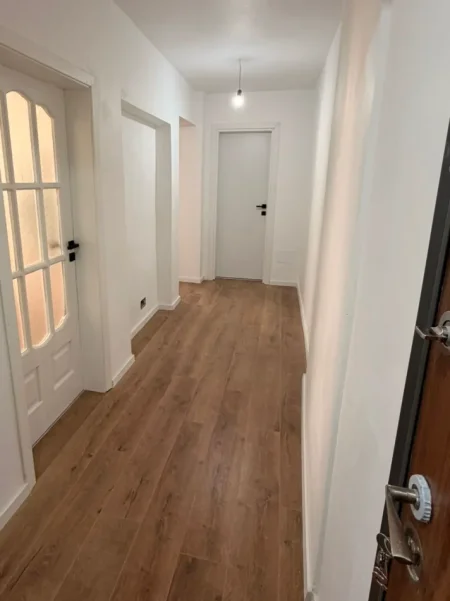 Tirane, jepet me qera apartament 1+1 Kati 5, 72 m² 650 € (RRUGA MARGARITA TUTULANI)