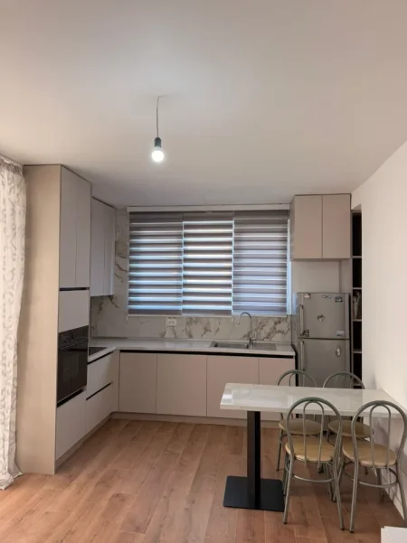 Tirane, jepet me qera apartament 1+1 Kati 5, 72 m² 650 € (RRUGA MARGARITA TUTULANI)