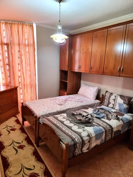 🏡 Jepet me Qira Apartament 2+1 ne Yzberisht,,  45.000 lekë / muaj