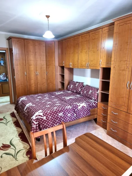 🏡 Jepet me Qira Apartament 2+1 ne Yzberisht,,  45.000 lekë / muaj