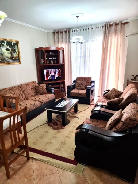 🏡 Jepet me Qira Apartament 2+1 ne Yzberisht,,  45.000 lekë / muaj