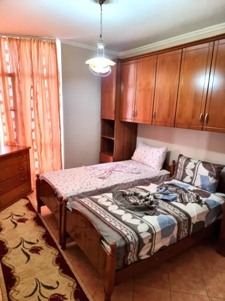 🏡 Jepet me Qira Apartament 2+1 ne Yzberisht,,  45.000 lekë / muaj