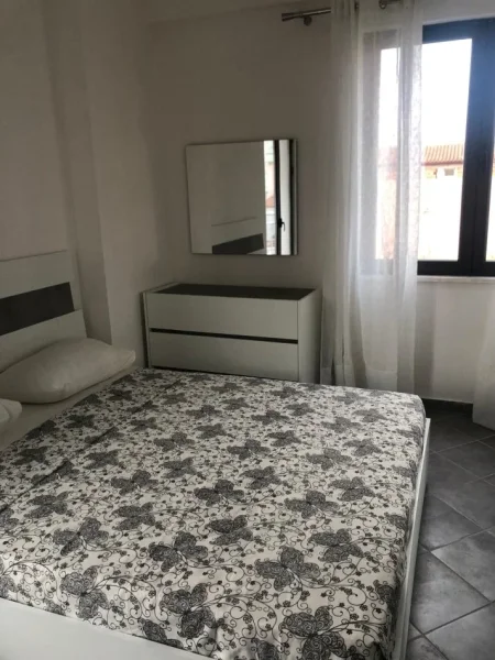 Tirane, jepet me qera apartament 2+1+Aneks+Ballkon Kati 2, 100 m² 700 € (ish stacioni i trenit)