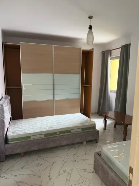 Tirane, jepet me qera apartament 1+1 Kati 2, 70 m² 500 € (RRUGA E KAVAJES)