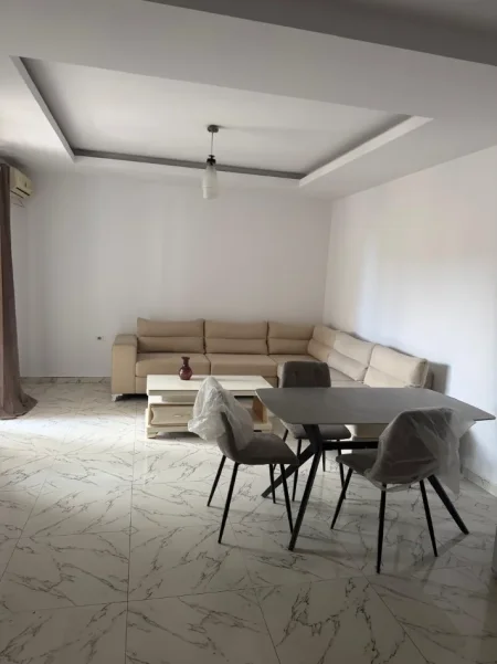 Tirane, jepet me qera apartament 1+1 Kati 2, 70 m² 500 € (RRUGA E KAVAJES)
