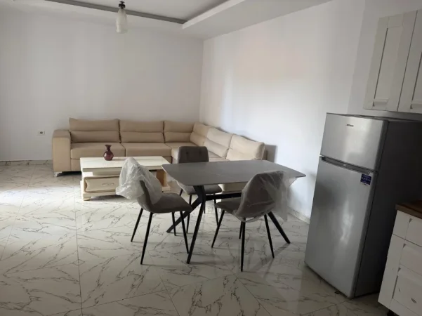 Tirane, jepet me qera apartament 1+1 Kati 2, 70 m² 500 € (RRUGA E KAVAJES)