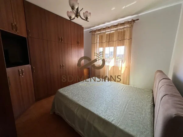 Jepet me qera Apartament 2+1 te Shkolla e kuqe (D8242Z-24)