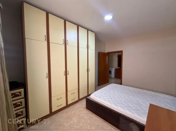 Tirane, jepet me qera apartament 1+1 Kati 5, 60 m² 500 € (ne zonen e Spitalit te pediatrise ne QSUT)