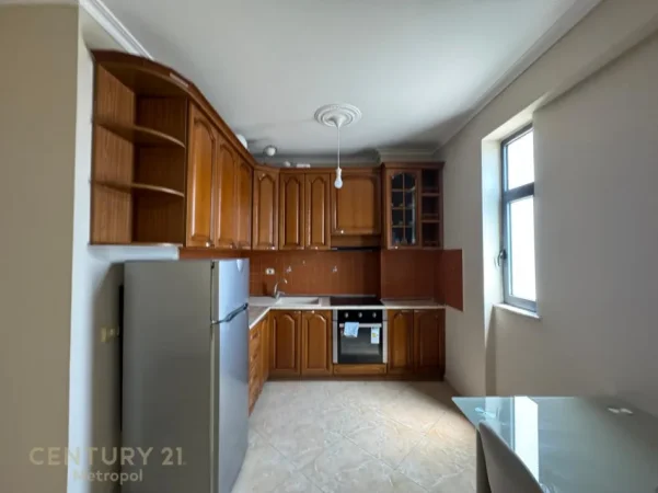 Tirane, jepet me qera apartament 1+1 Kati 5, 60 m² 500 € (ne zonen e Spitalit te pediatrise ne QSUT)