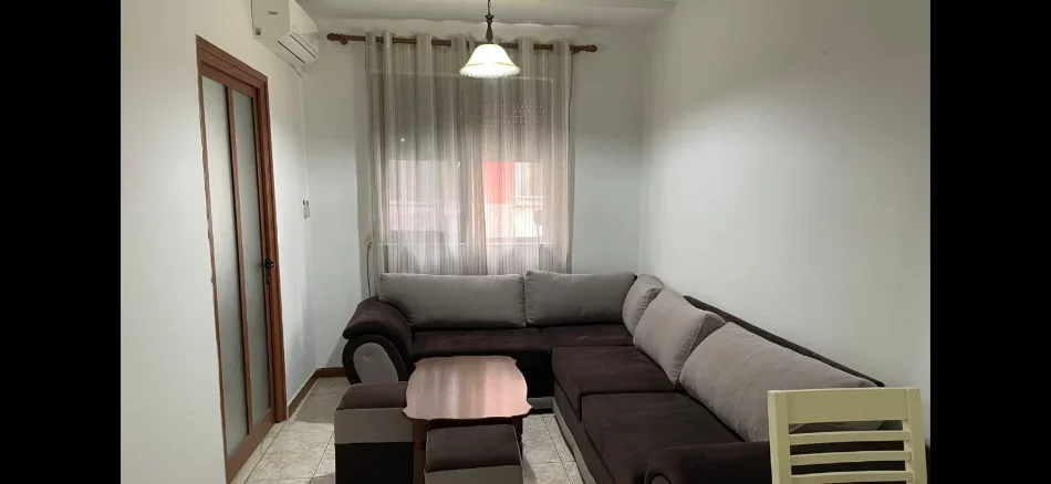 Tirane, jap me qera apartament 1+1 Kati 4, 50 m² 500 € (myslym shyri)