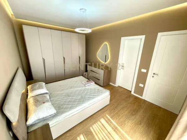 Tirane, jepet me qera apartament 2+1 Kati 1, 103 m² 800 € (KOPSHTI BOTANIK)