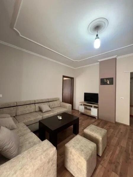 Tirane, jepet me qera apartament 2+1 Kati 2, 115 m² 600 € (Don Bosko)